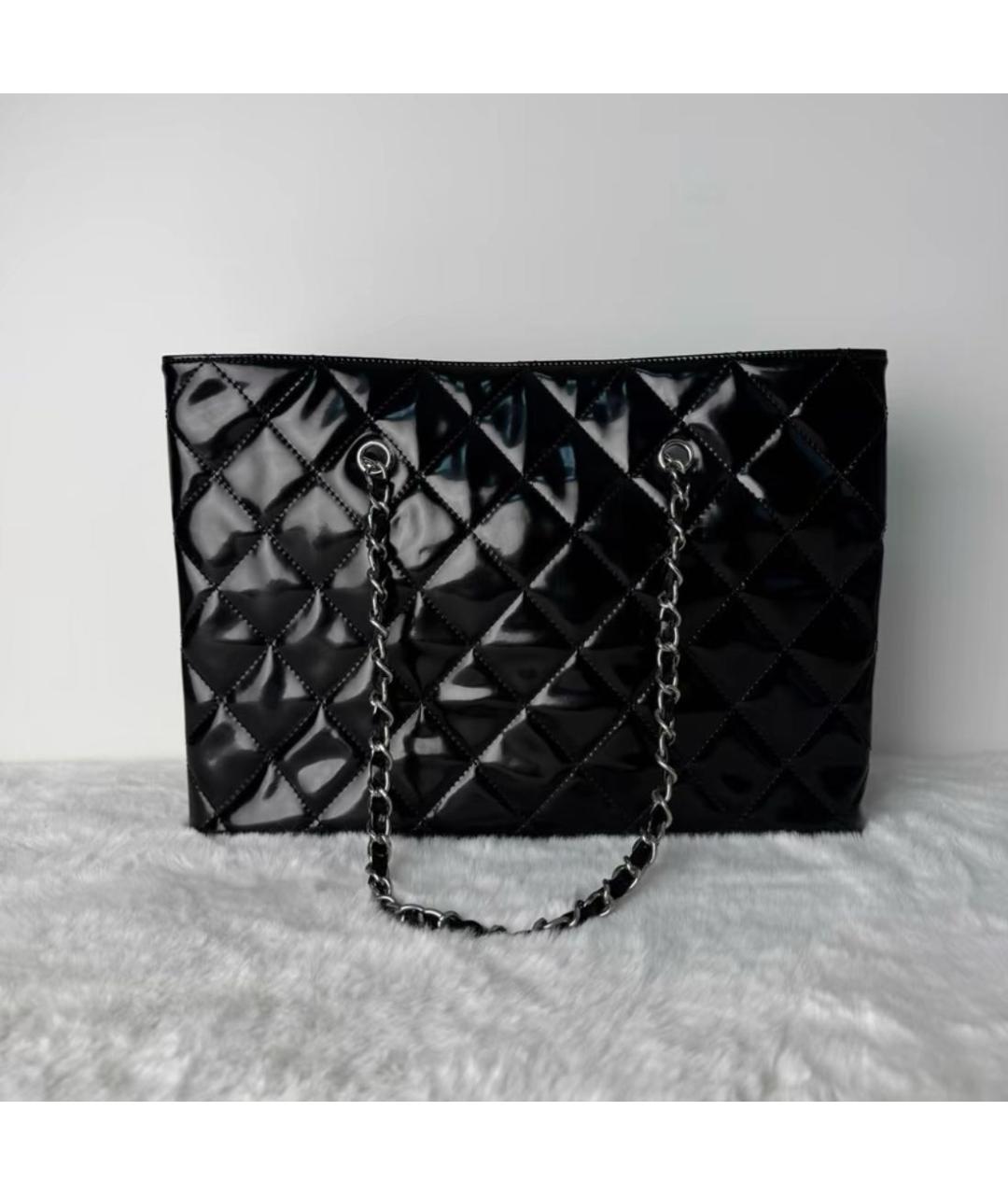 CHANEL Черная сумка тоут из лакированной кожи, фото 3