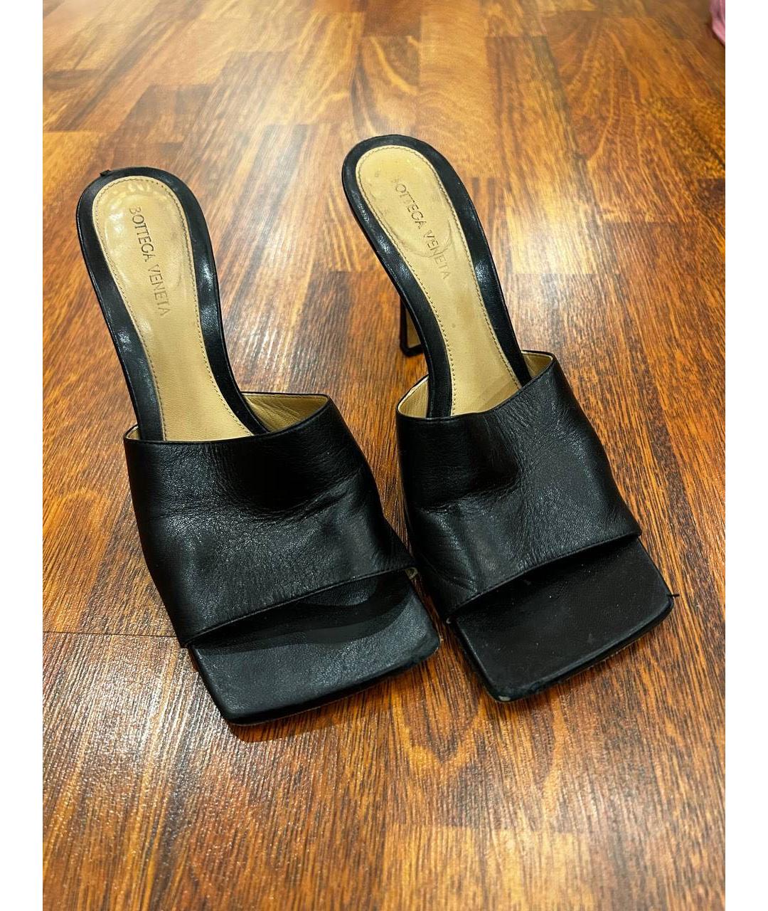 BOTTEGA VENETA Черные кожаные мюли, фото 2