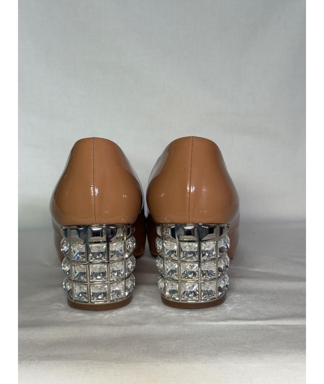 MIU MIU Бежевые туфли из лакированной кожи, фото 4