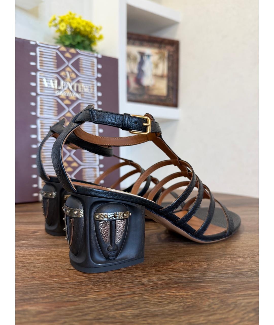 VALENTINO Черные кожаные босоножки, фото 2