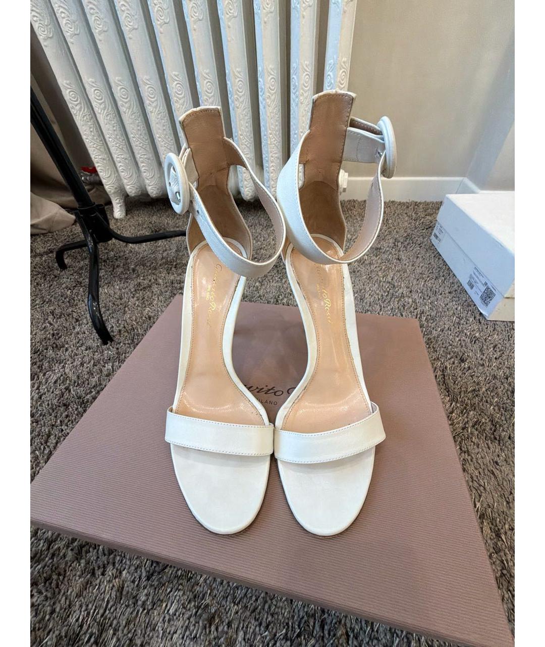 GIANVITO ROSSI Белые кожаные босоножки, фото 2