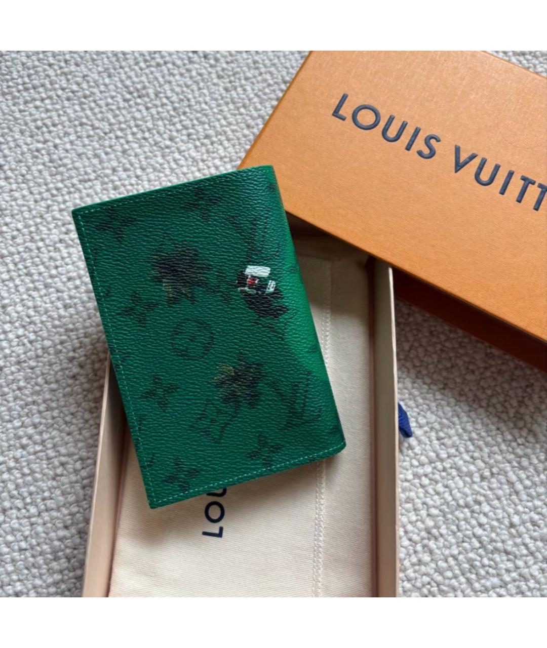 LOUIS VUITTON Зеленый кардхолдер из искусственной кожи, фото 3