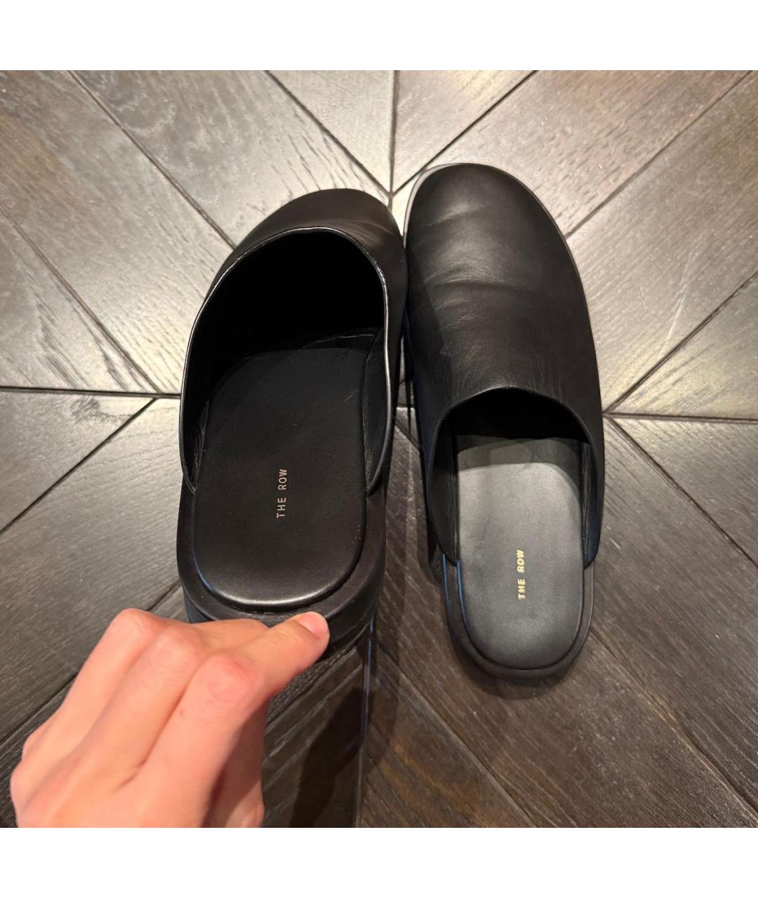 THE ROW Черные кожаные мюли, фото 4