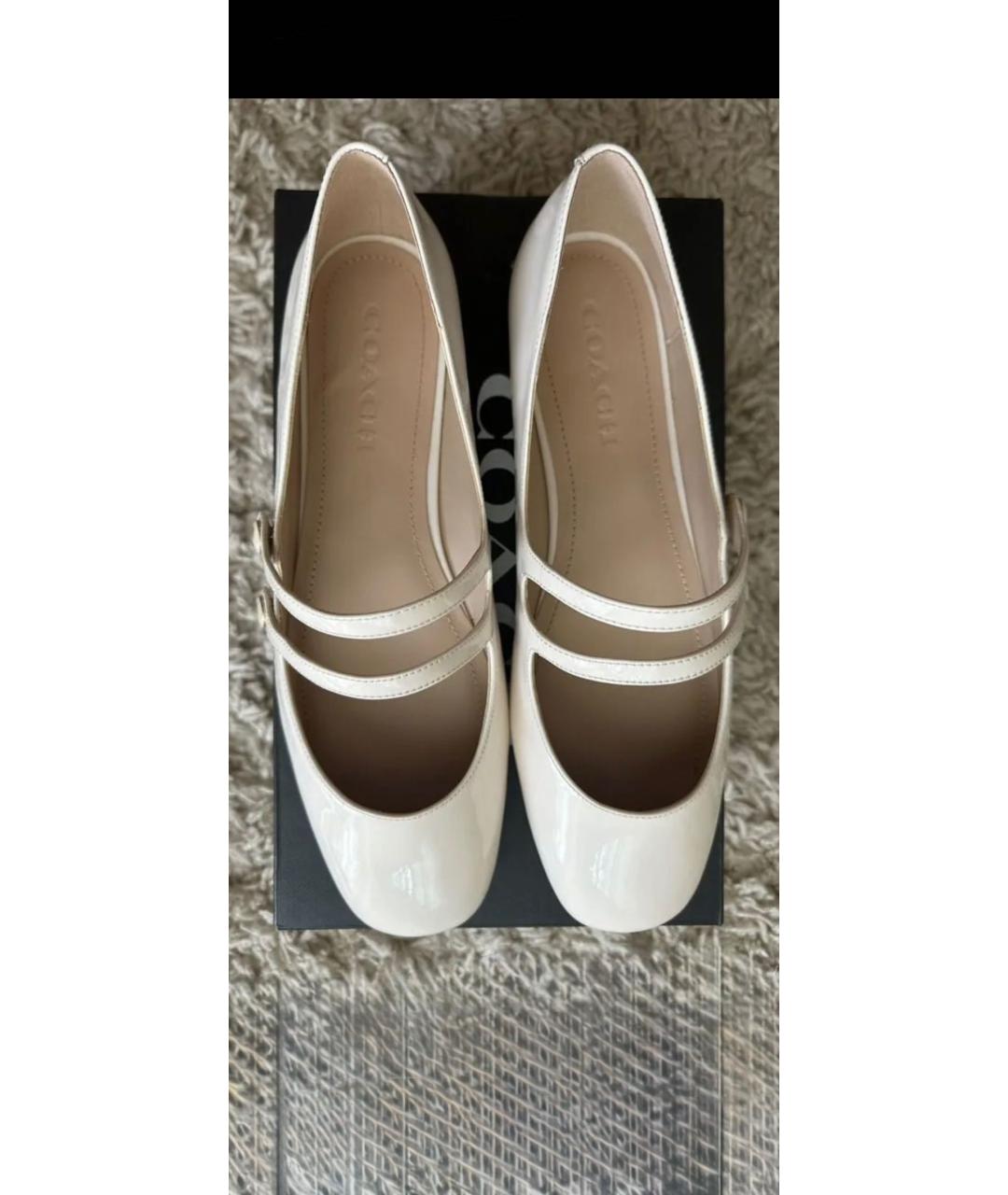 COACH Бежевые балетки из лакированной кожи, фото 2