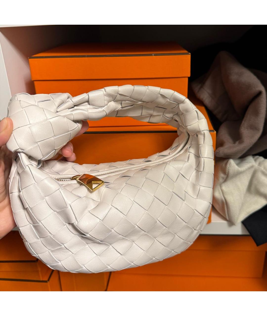BOTTEGA VENETA Белая кожаная сумка с короткими ручками, фото 6