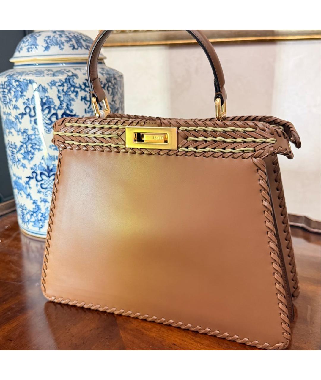 FENDI Коричневая кожаная сумка с короткими ручками, фото 3