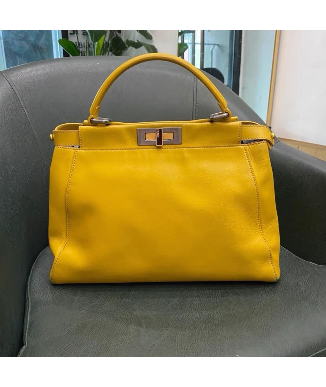 FENDI Горчичная кожаная сумка с короткими ручками, фото 3