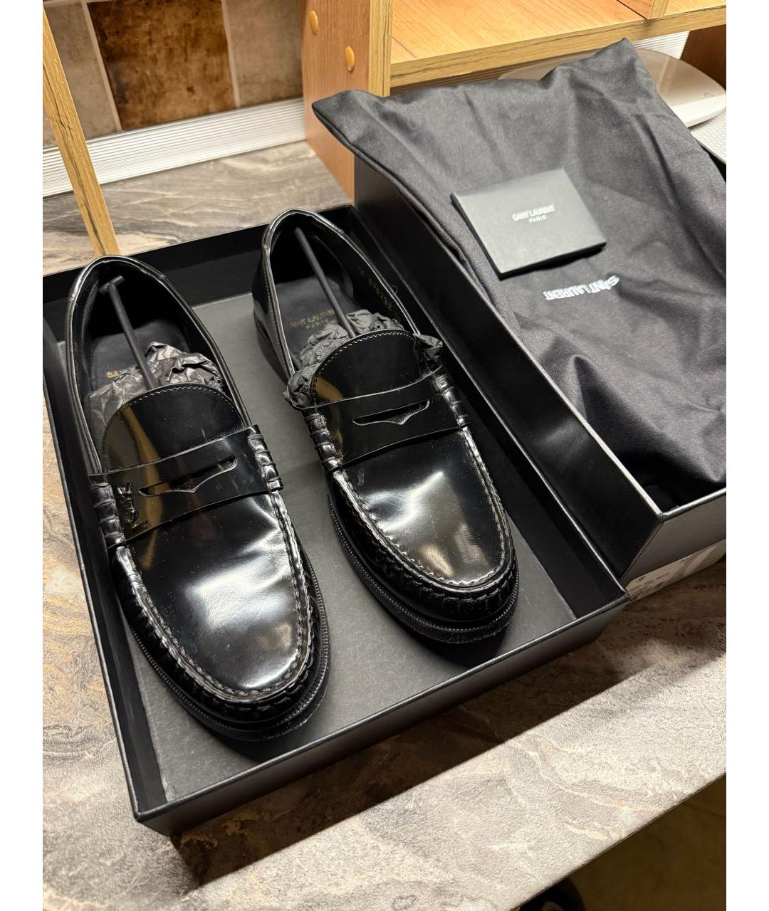 SAINT LAURENT Черные лоферы из лакированной кожи, фото 4