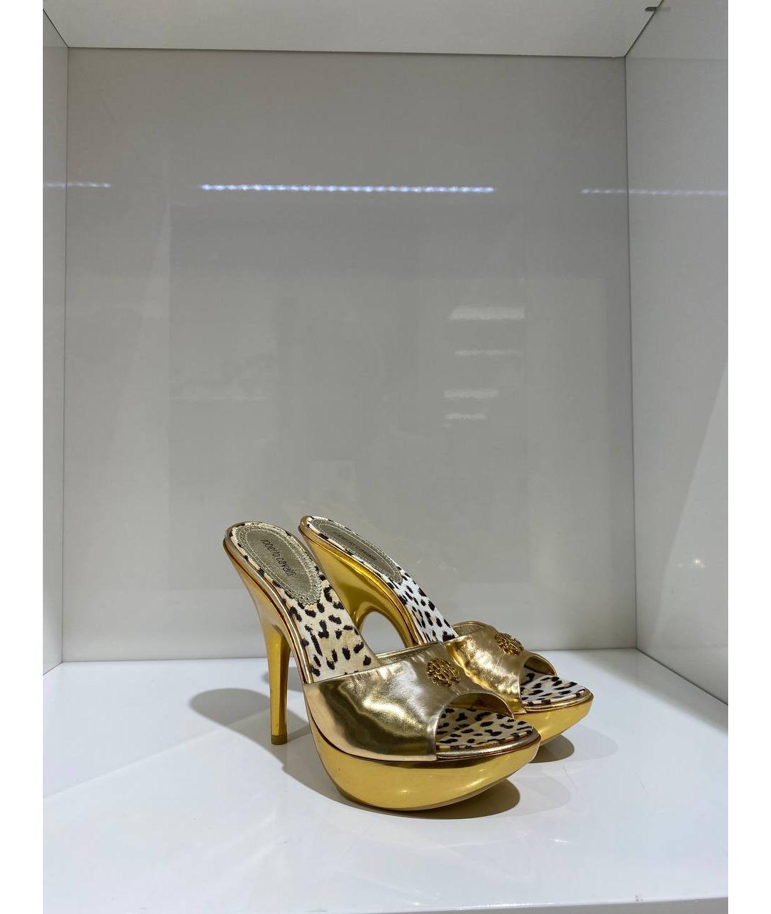 ROBERTO CAVALLI Золотые кожаные босоножки, фото 2