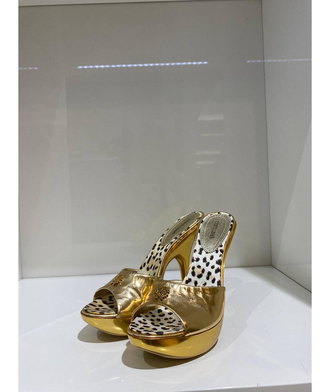 ROBERTO CAVALLI Золотые кожаные босоножки, фото 4