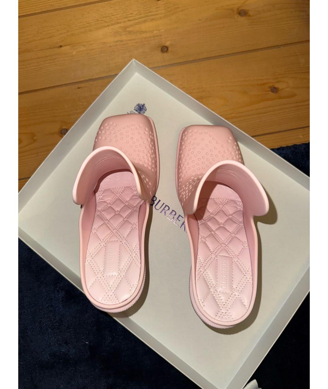 BURBERRY Розовые резиновые мюли, фото 3