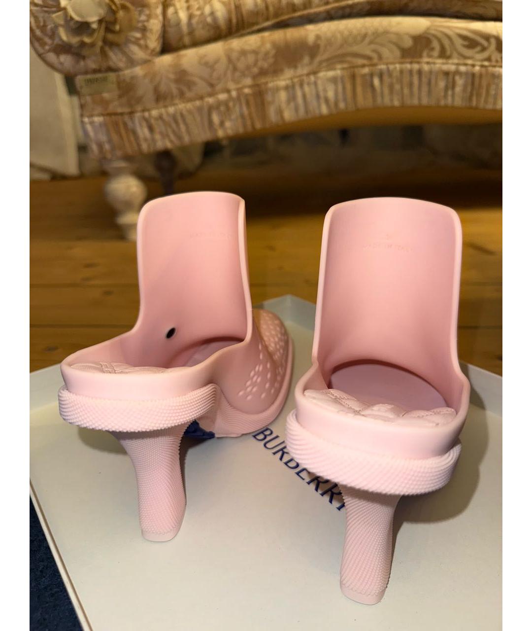 BURBERRY Розовые резиновые мюли, фото 4