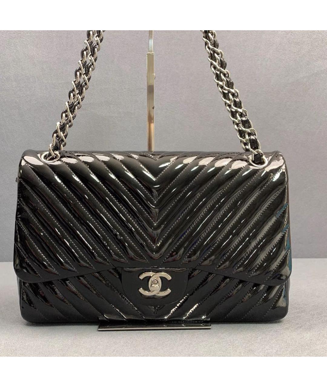 CHANEL Черная сумка через плечо из лакированной кожи, фото 2