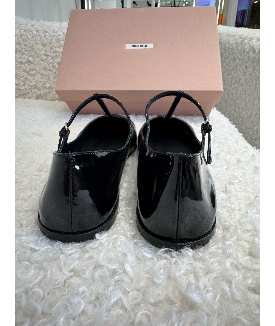 MIU MIU Черные балетки из лакированной кожи, фото 4