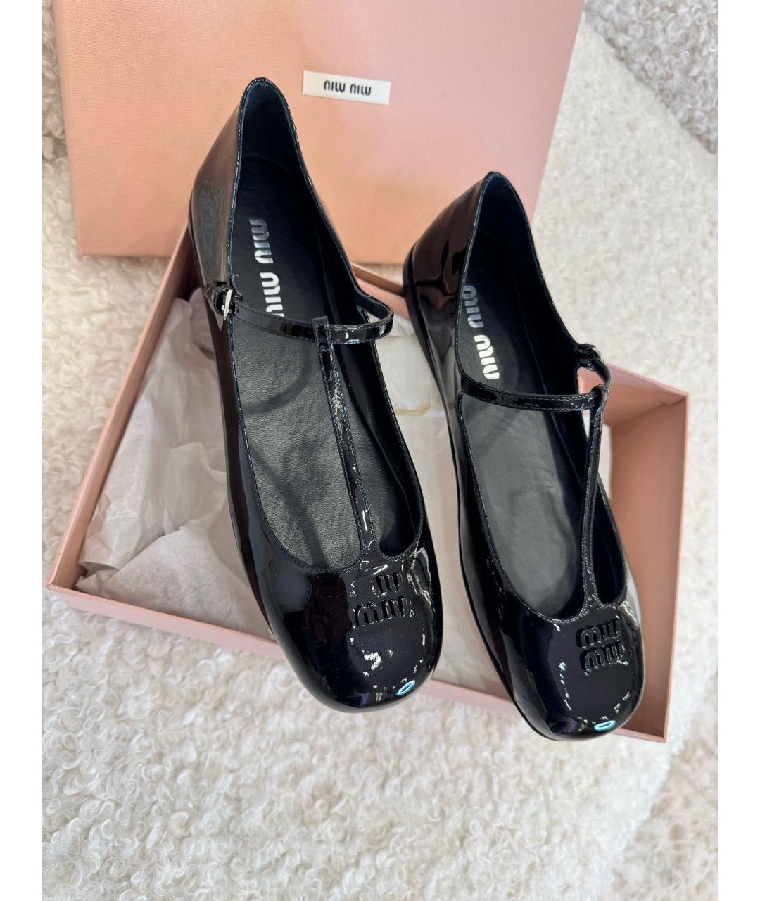 MIU MIU Черные балетки из лакированной кожи, фото 5