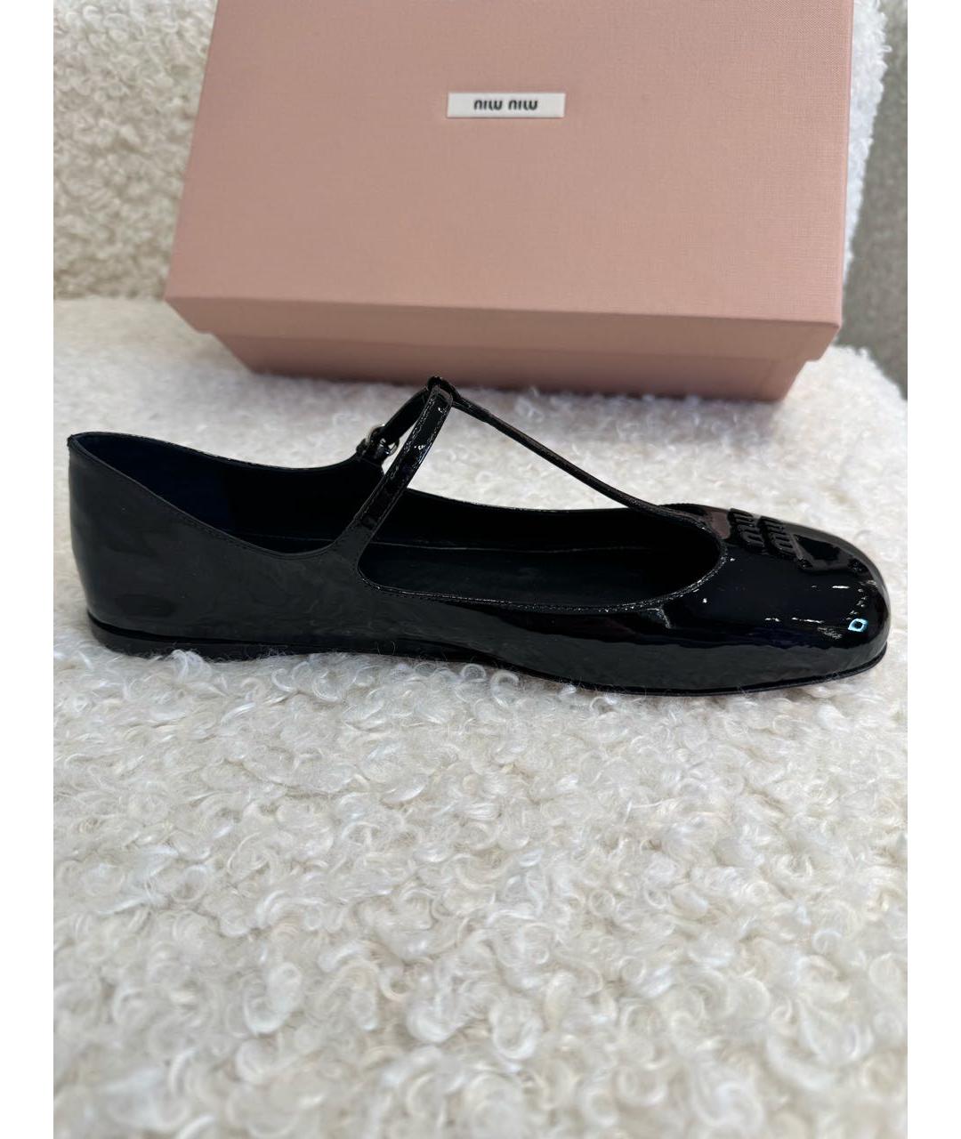 MIU MIU Черные балетки из лакированной кожи, фото 6