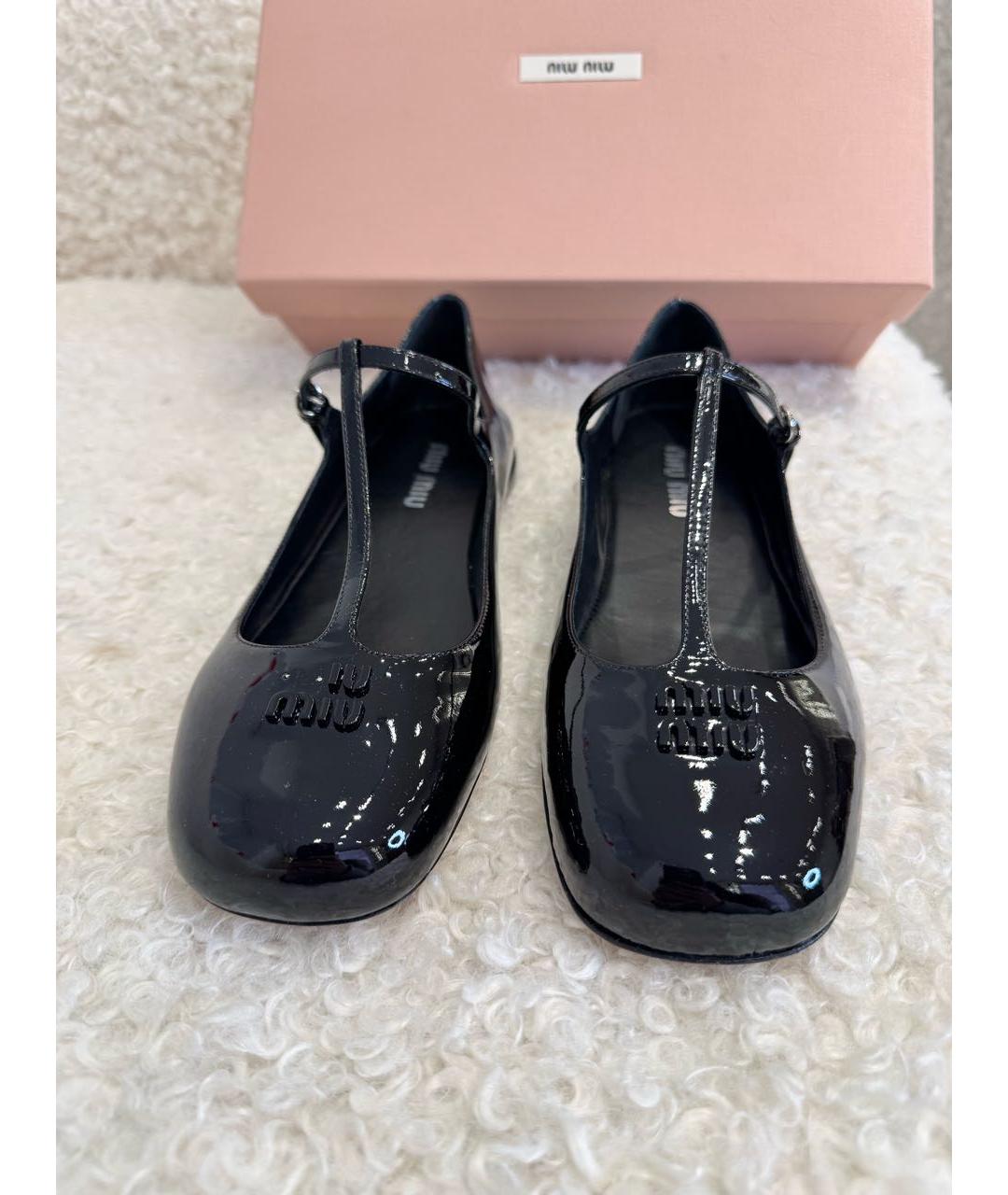 MIU MIU Черные балетки из лакированной кожи, фото 2
