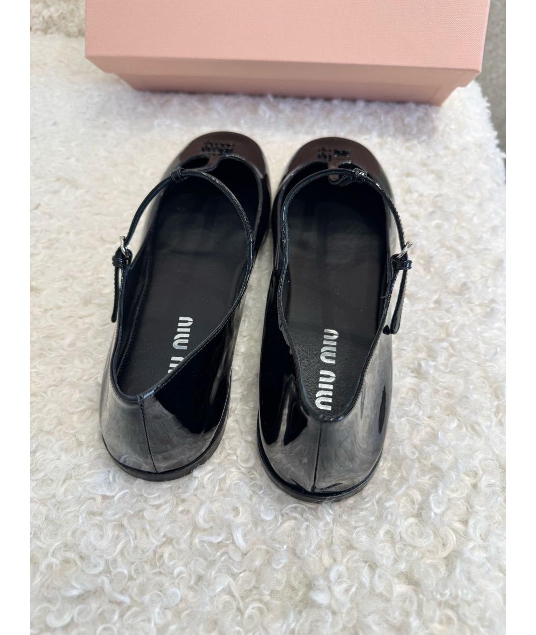 MIU MIU Черные балетки из лакированной кожи, фото 3