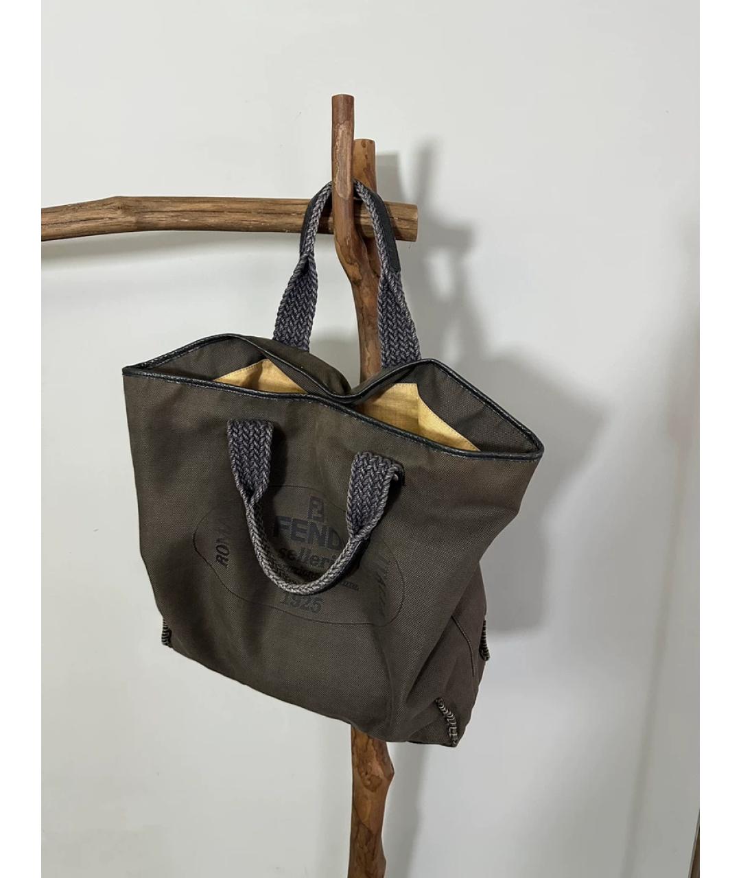 FENDI Коричневая тканевая сумка с короткими ручками, фото 3