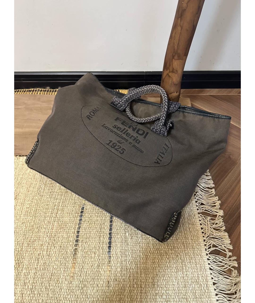 FENDI Коричневая тканевая сумка с короткими ручками, фото 4