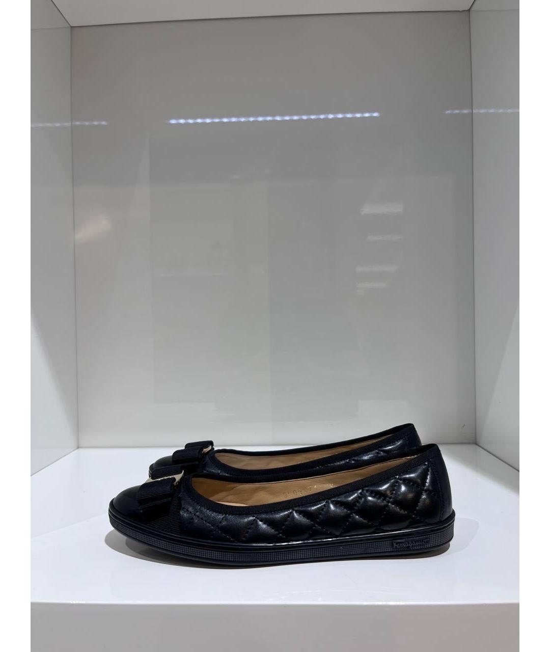 FERRAGAMO Черные кожаные балетки, фото 4