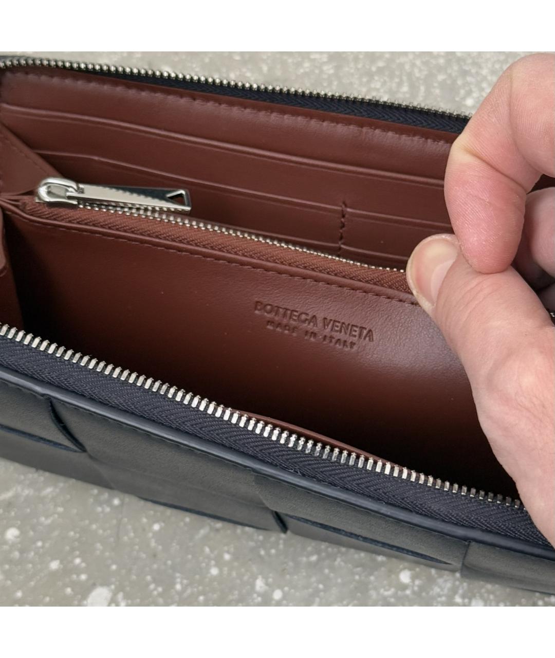 BOTTEGA VENETA Темно-синий кожаный кошелек, фото 5