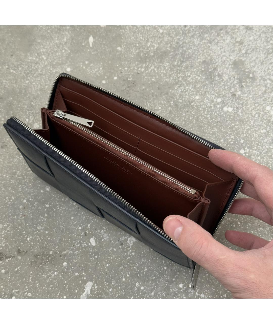 BOTTEGA VENETA Темно-синий кожаный кошелек, фото 4