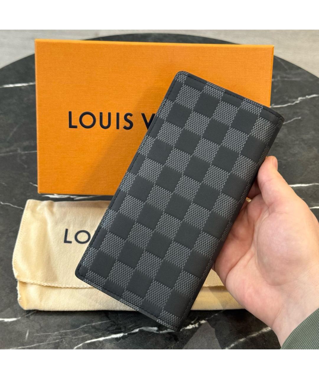 LOUIS VUITTON Антрацитовый кожаный кошелек, фото 2