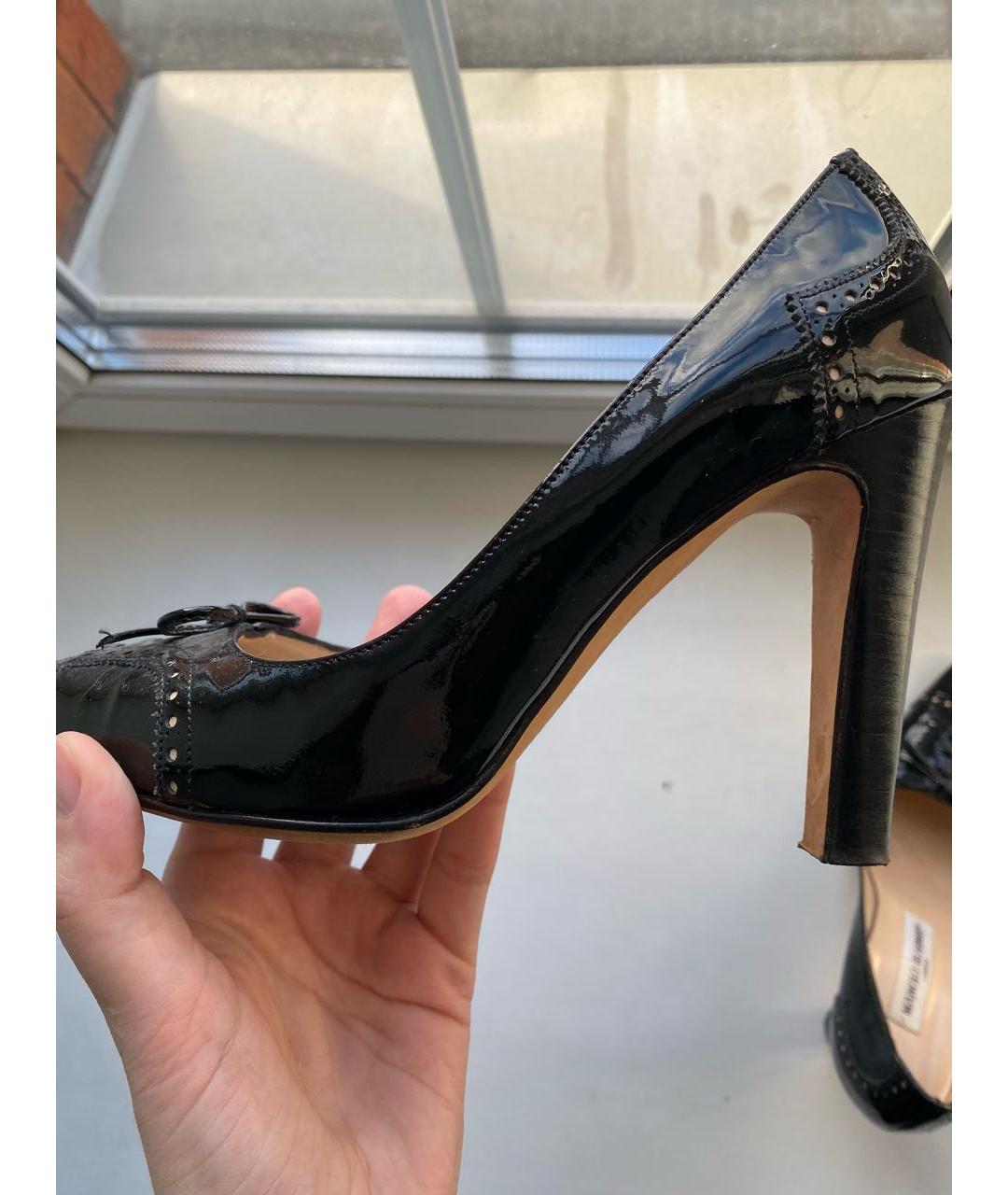 MANOLO BLAHNIK Черные туфли из лакированной кожи, фото 6