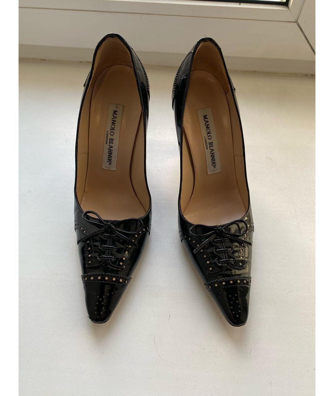 MANOLO BLAHNIK Черные туфли из лакированной кожи, фото 7