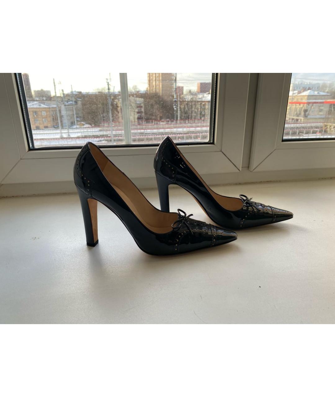 MANOLO BLAHNIK Черные туфли из лакированной кожи, фото 8