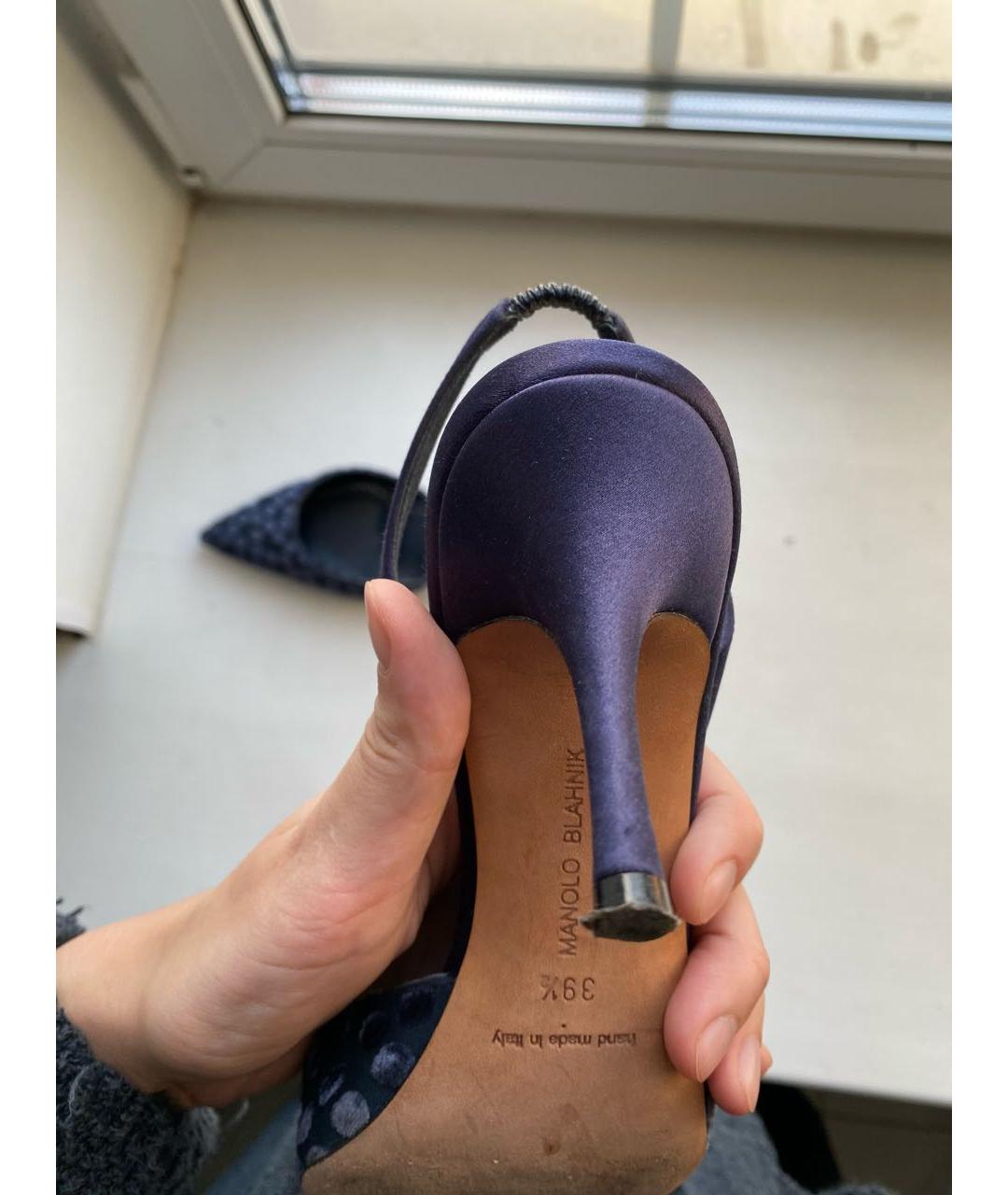 MANOLO BLAHNIK Темно-синие текстильные босоножки, фото 4