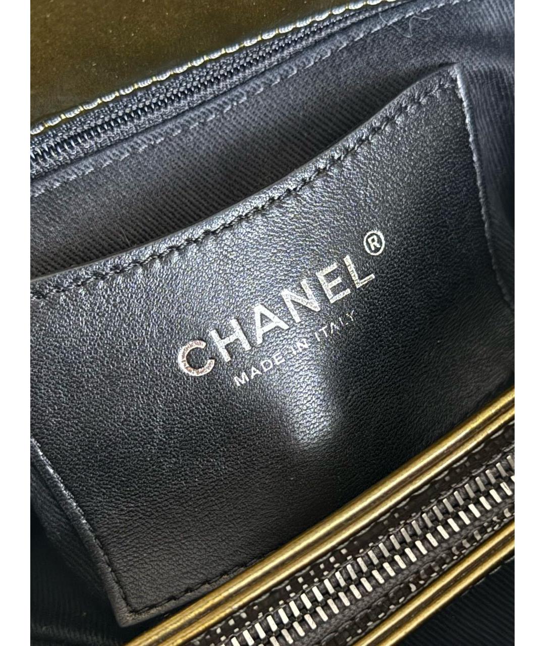 CHANEL Черная сумка с короткими ручками из лакированной кожи, фото 6