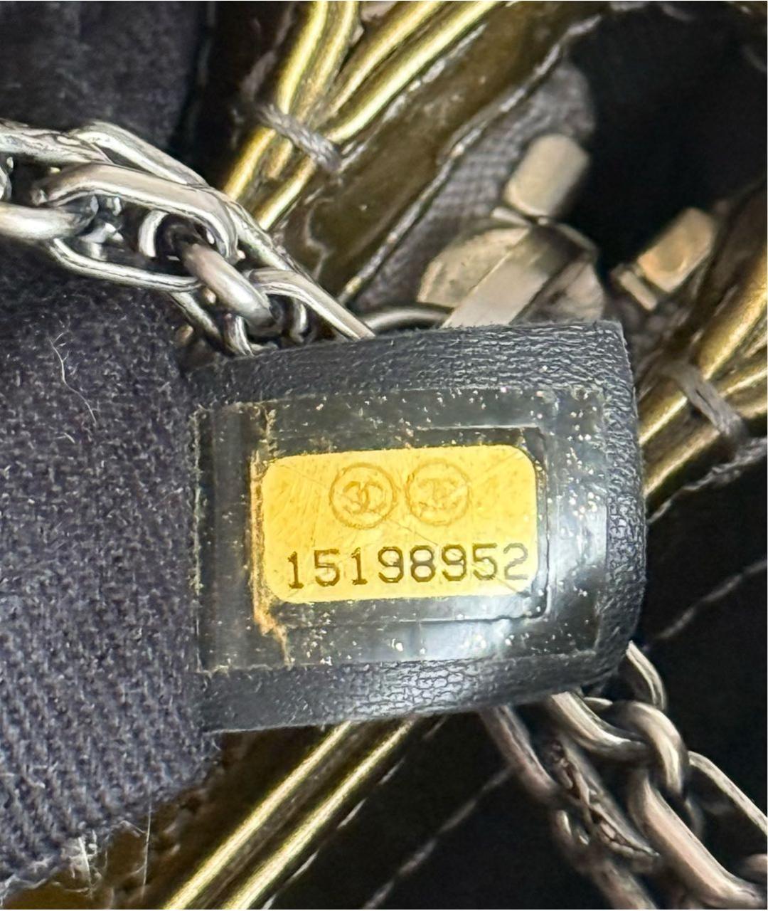 CHANEL Черная сумка с короткими ручками из лакированной кожи, фото 7