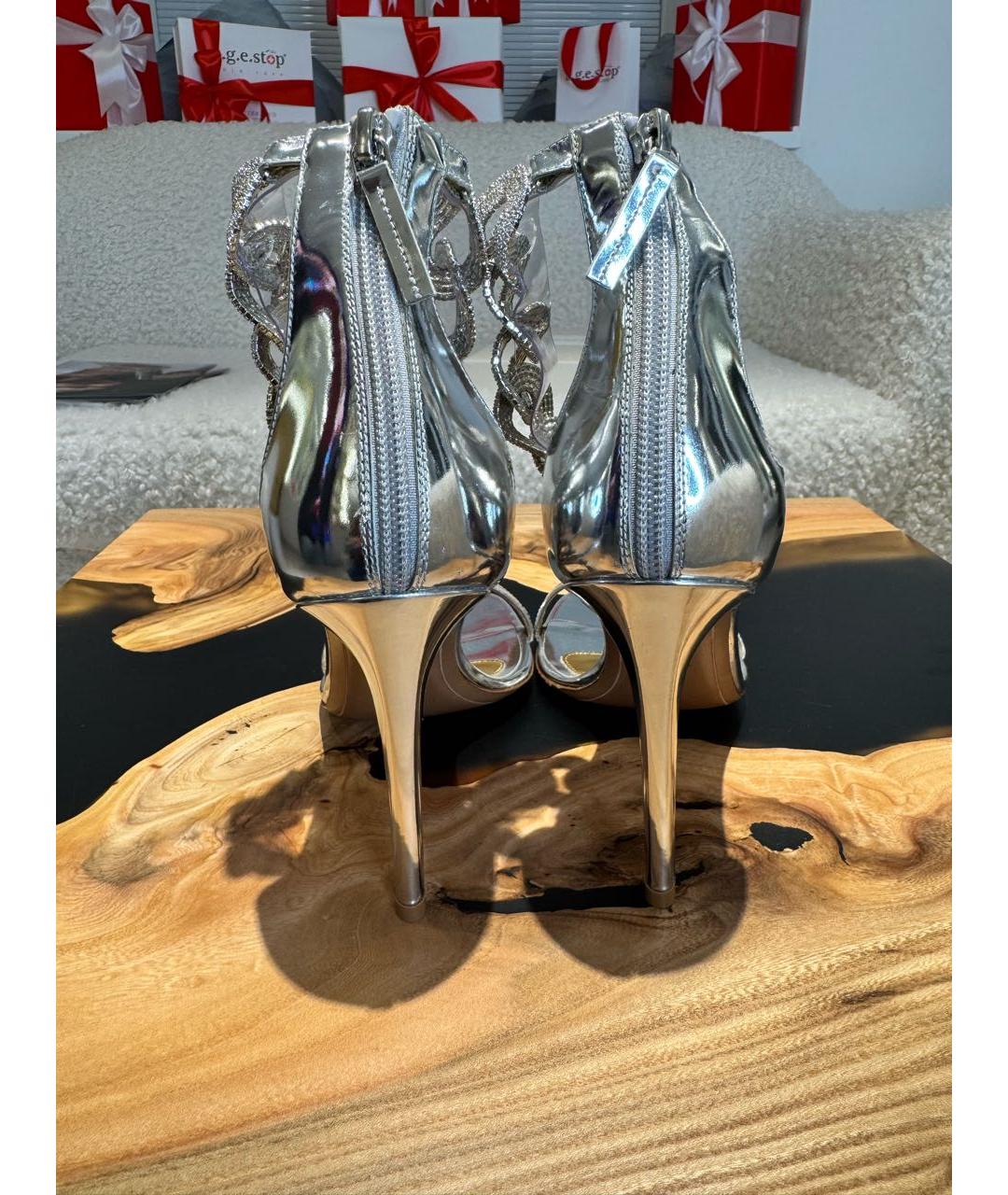 ALEXANDRE VAUTHIER Серебряные босоножки из лакированной кожи, фото 4