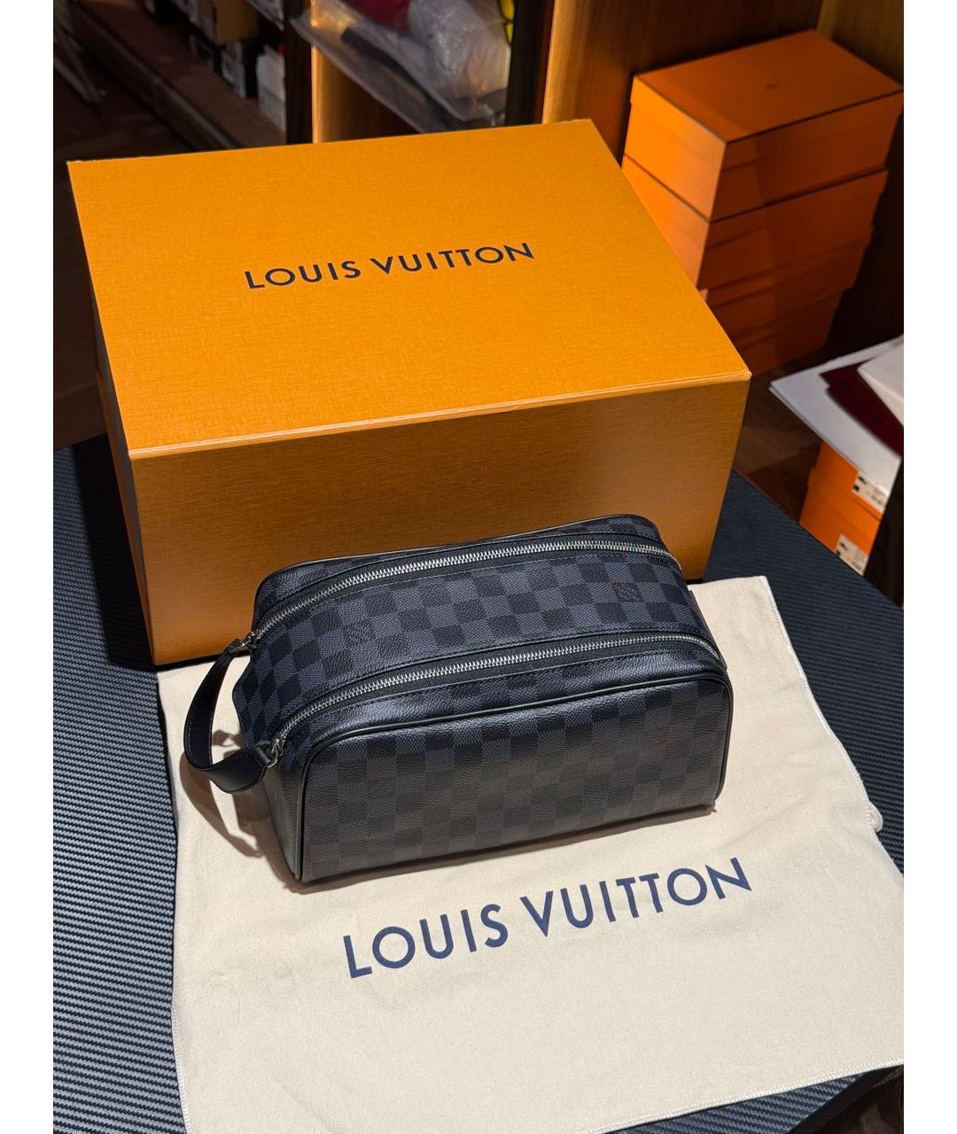 LOUIS VUITTON Черная кожаная барсетка, фото 2