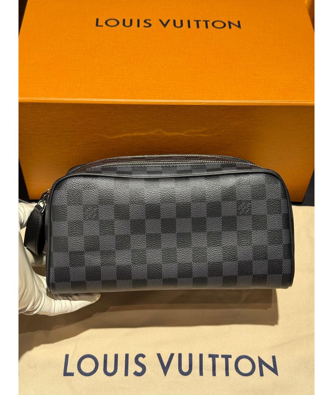 LOUIS VUITTON Черная кожаная барсетка, фото 3