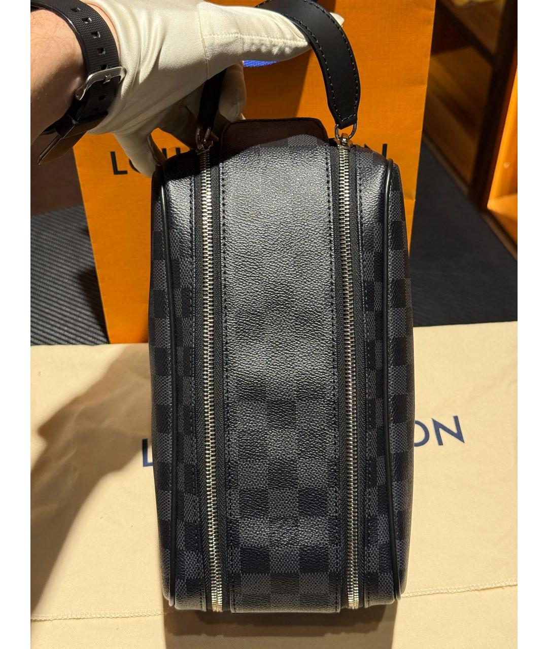 LOUIS VUITTON Черная кожаная барсетка, фото 4