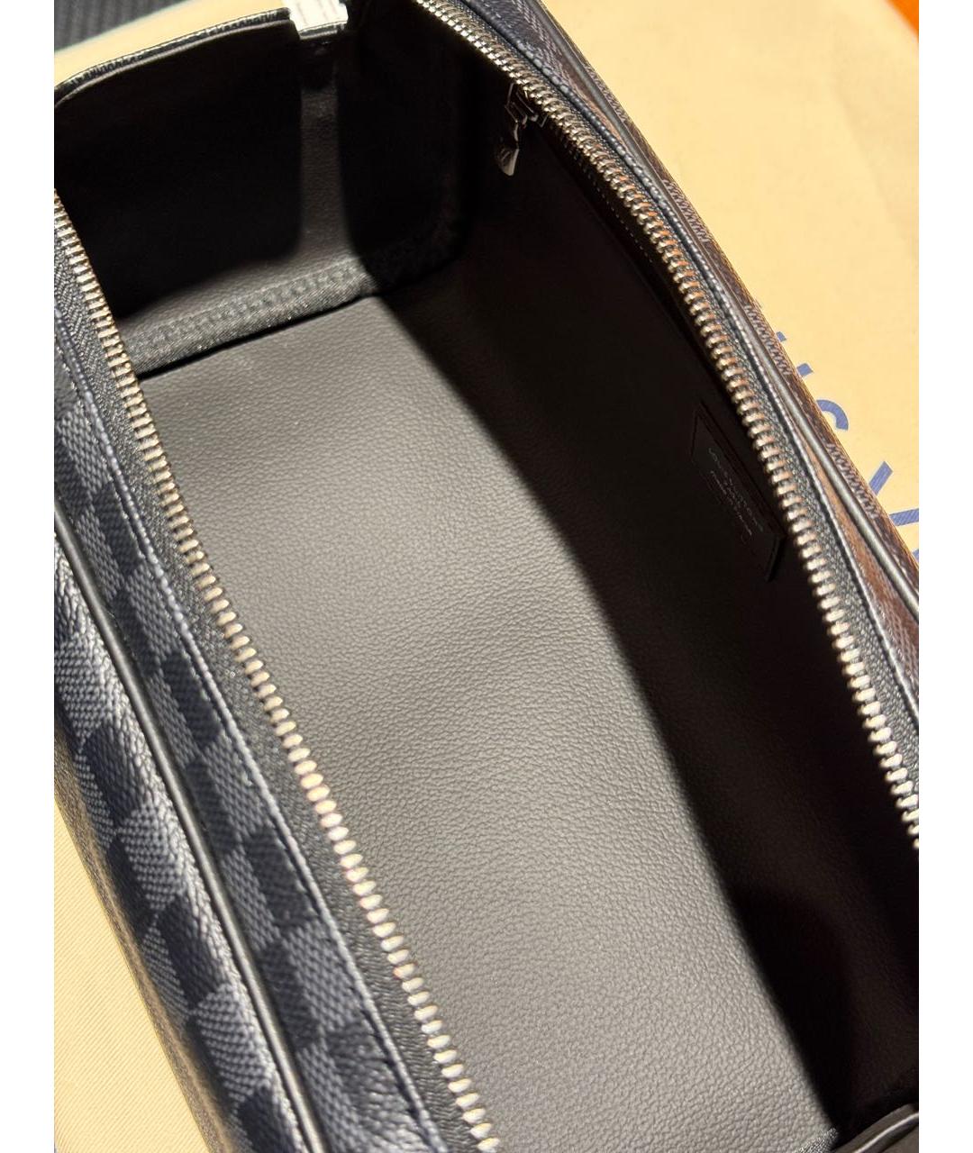 LOUIS VUITTON Черная кожаная барсетка, фото 8