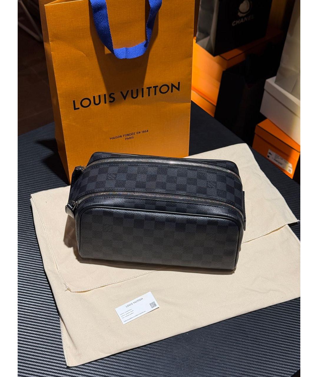 LOUIS VUITTON Черная кожаная барсетка, фото 2