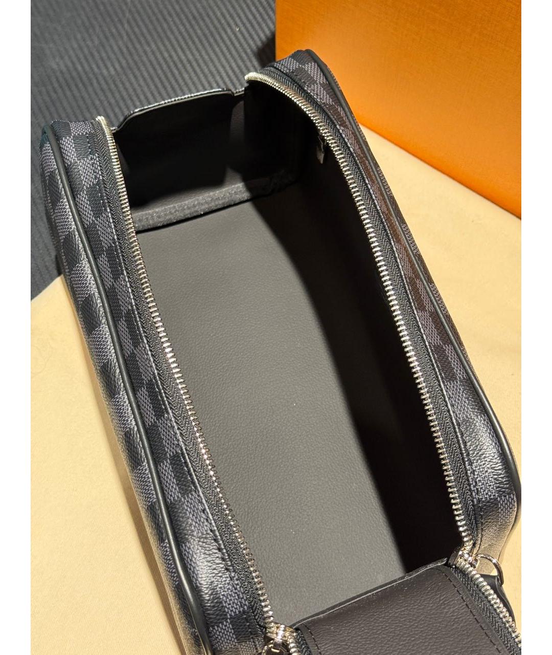 LOUIS VUITTON Черная кожаная барсетка, фото 8