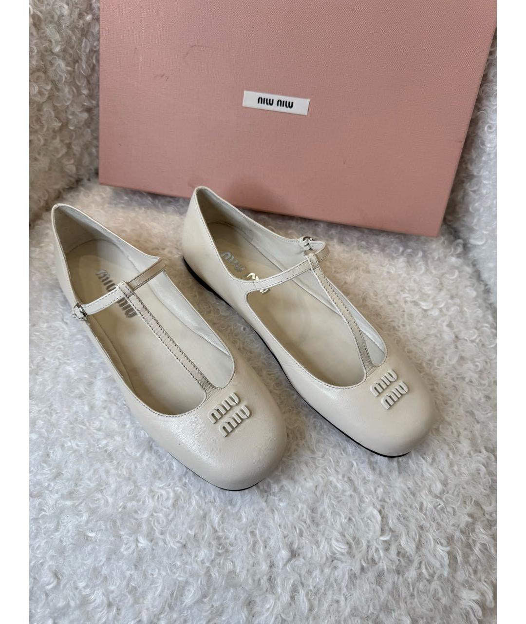 MIU MIU Бежевые кожаные балетки, фото 5