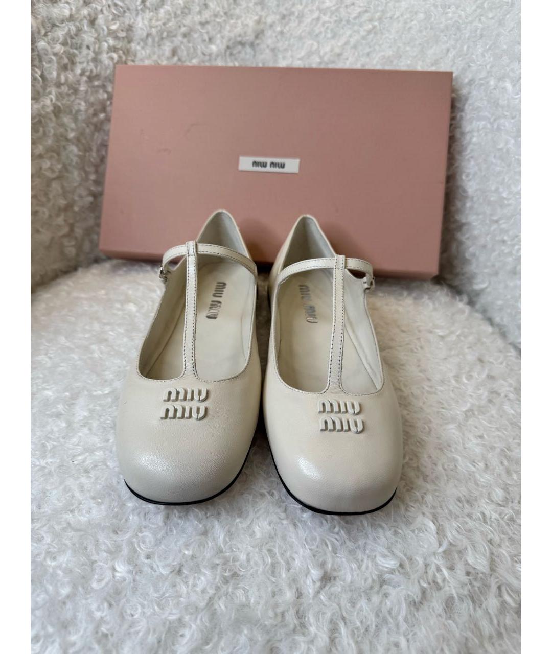 MIU MIU Бежевые кожаные балетки, фото 2