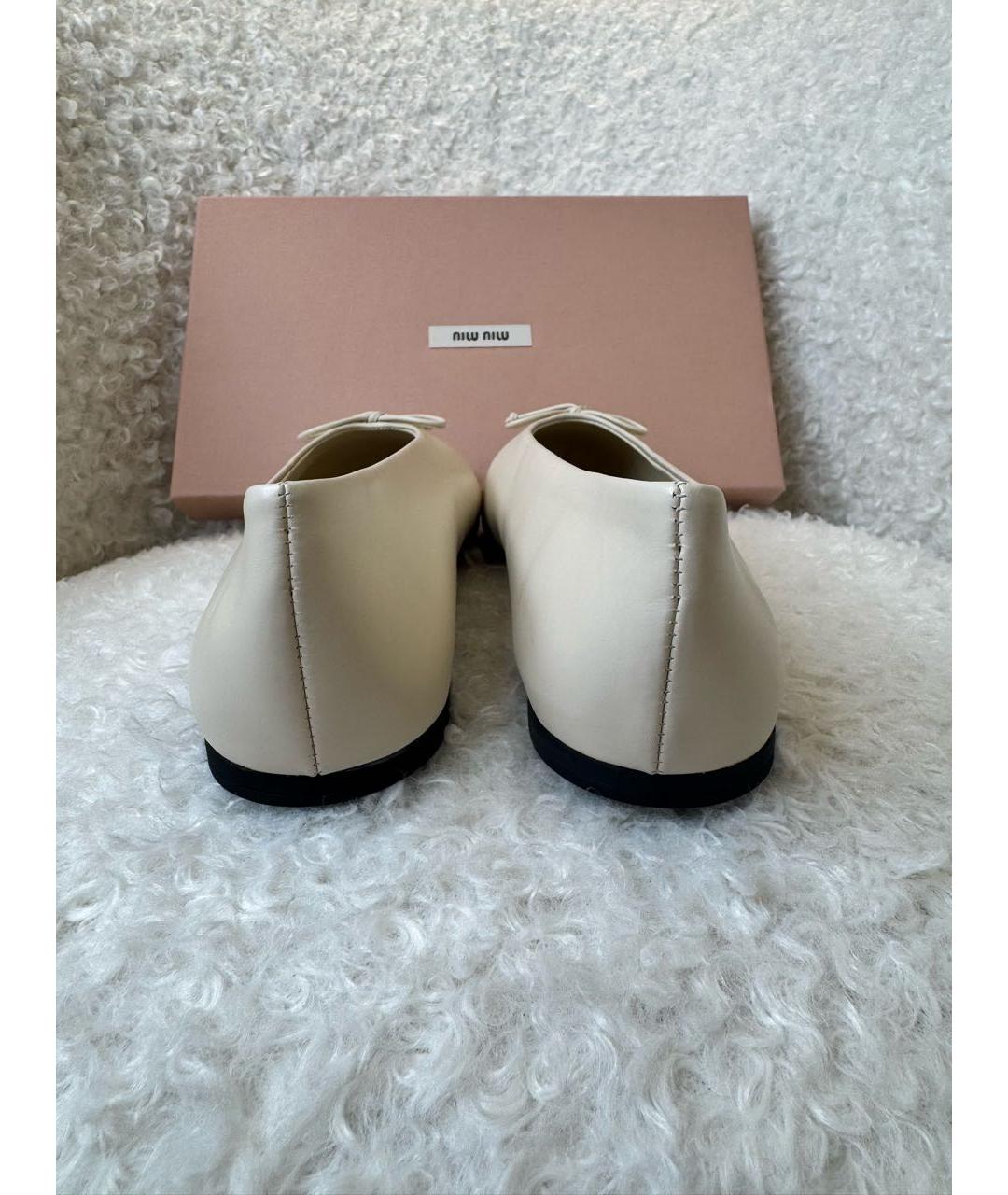 MIU MIU Бежевые кожаные балетки, фото 4