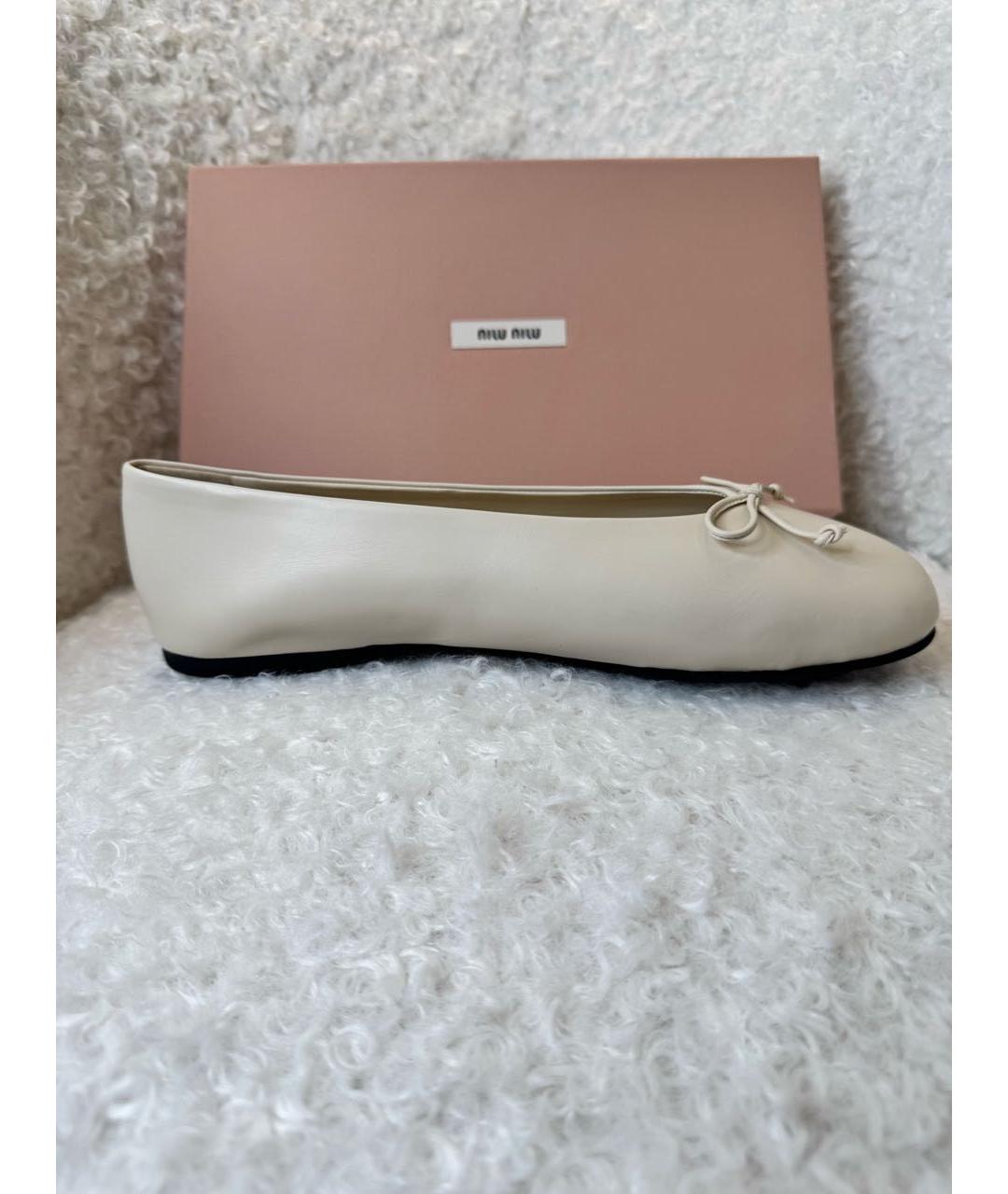 MIU MIU Бежевые кожаные балетки, фото 6