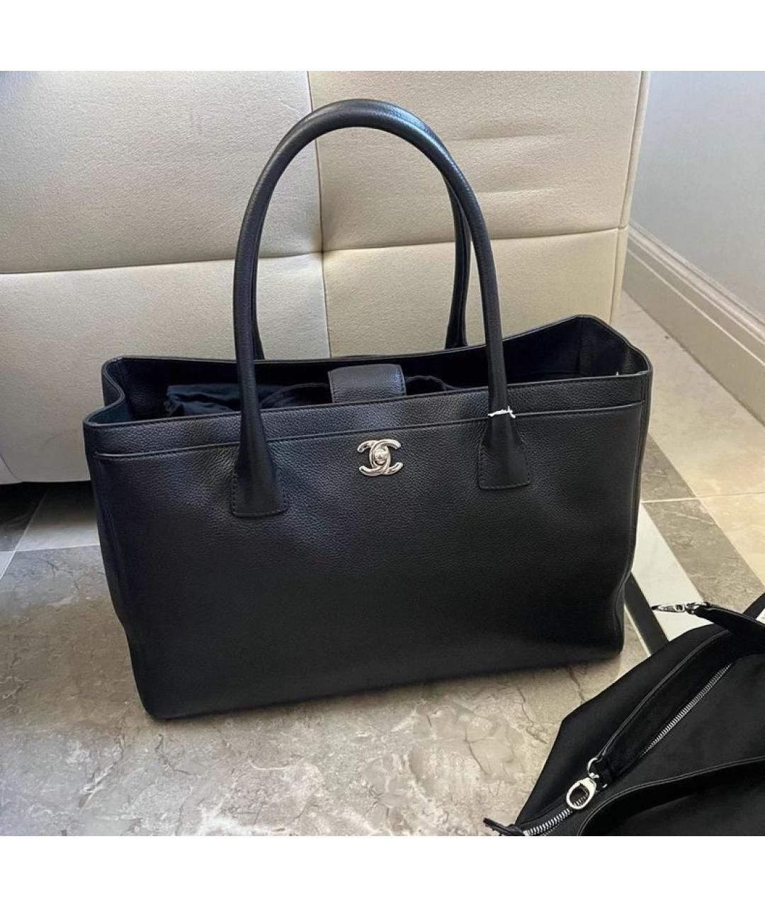 CHANEL Черная кожаная сумка с короткими ручками, фото 9