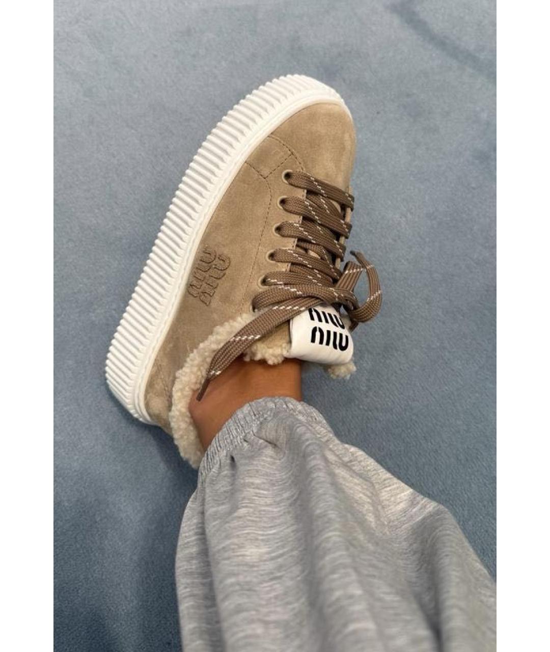 MIU MIU Бежевые замшевые кеды, фото 7