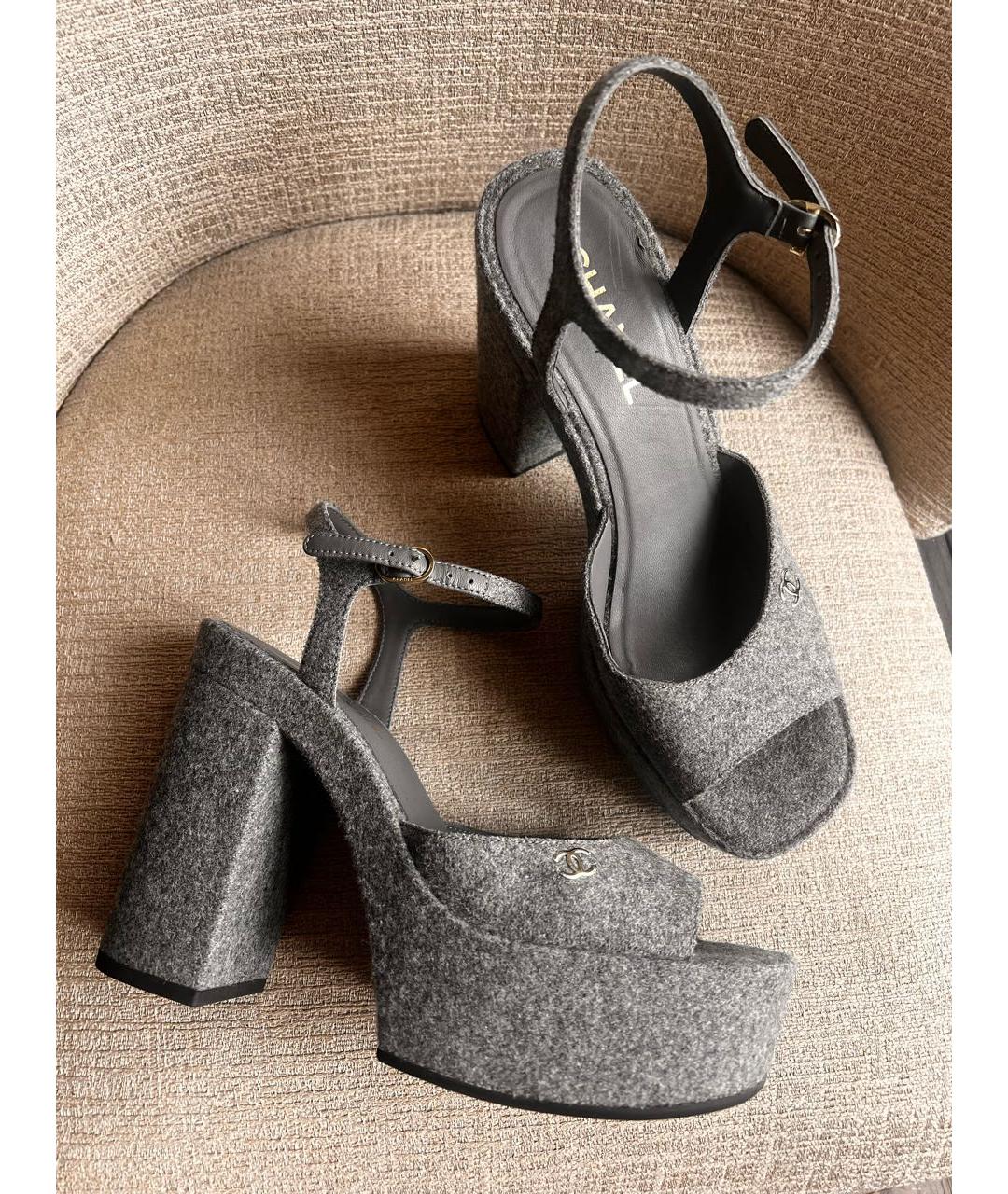 CHANEL Серые текстильные босоножки, фото 3