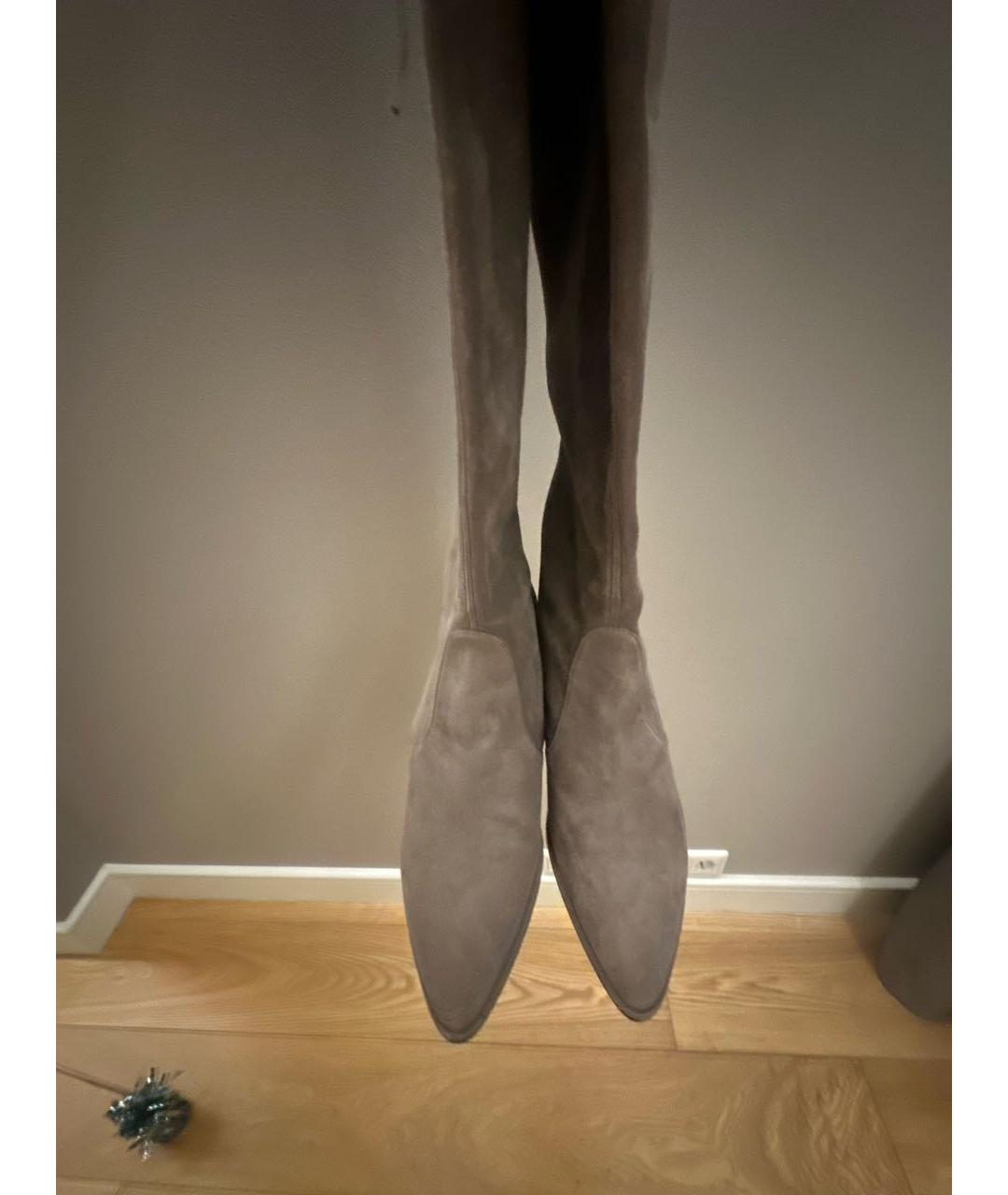 STUART WEITZMAN Бежевые замшевые сапоги, фото 3