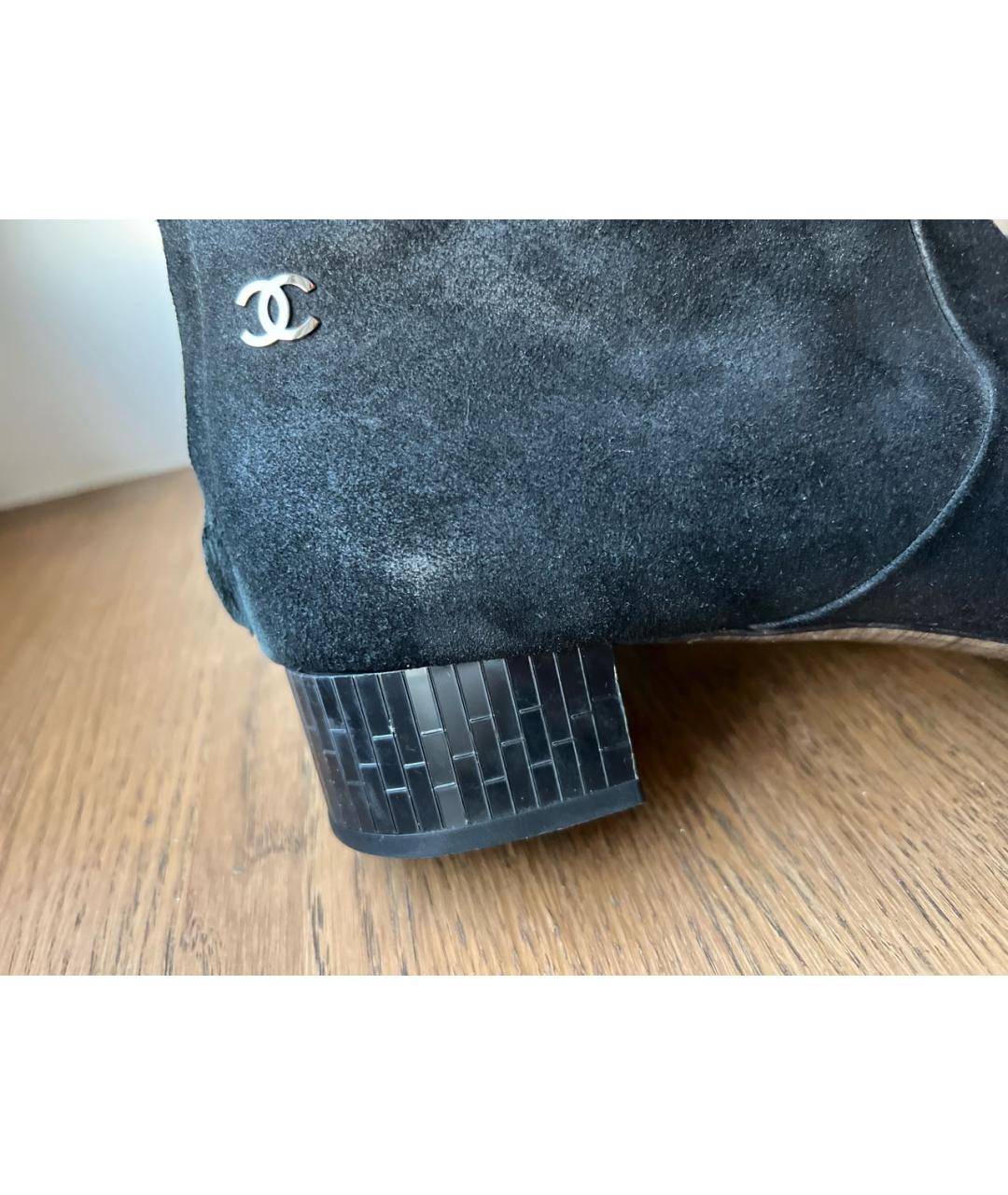 CHANEL Антрацитовые нубуковые ботфорты, фото 4